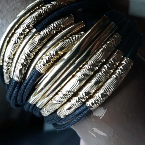 multi strand black bracelet - Picture 2 of 3